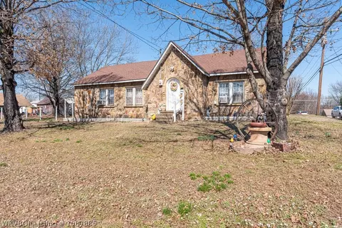 1102 School St, Ozark, AR 72949