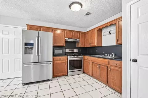 Kitchen - 3114 Oak Grove St, Fort Smith, AR 72904 photo 2 of 2