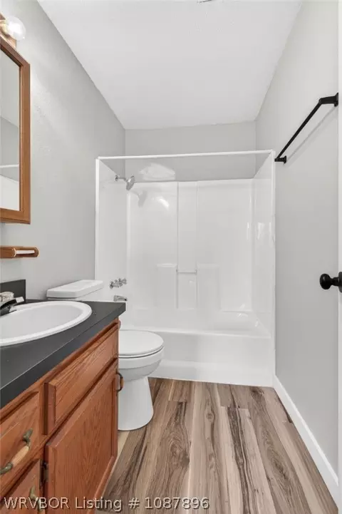 Bath - 3114 Oak Grove St, Fort Smith, AR 72904 photo 3 of 4