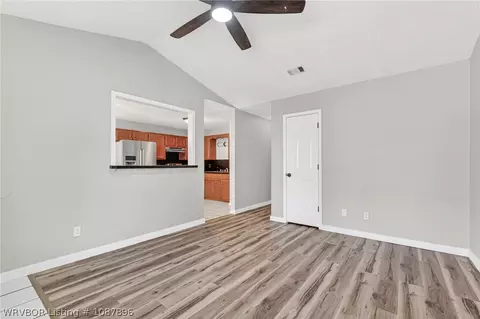 Living - 3114 Oak Grove St, Fort Smith, AR 72904 photo 2 of 2