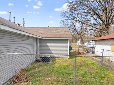 Exterior - 3114 Oak Grove St, Fort Smith, AR 72904 photo 7 of 12