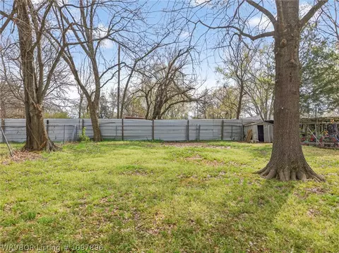 Exterior - 3114 Oak Grove St, Fort Smith, AR 72904 photo 9 of 12