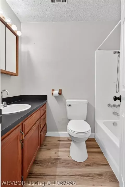Bath - 3114 Oak Grove St, Fort Smith, AR 72904 photo 2 of 4