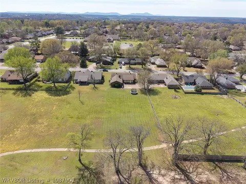 View/Area - 2617 Roxbury Ln, Fort Smith, AR 72908 photo 3 of 5