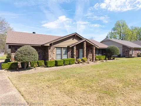 Exterior - 2617 Roxbury Ln, Fort Smith, AR 72908 photo 4 of 10