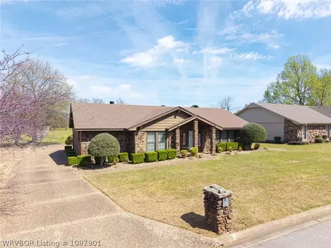 Exterior - 2617 Roxbury Ln, Fort Smith, AR 72908 photo 3 of 10