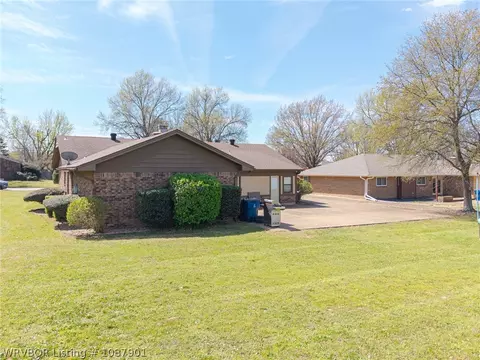 Exterior - 2617 Roxbury Ln, Fort Smith, AR 72908 photo 9 of 10