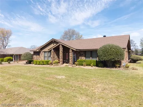 Exterior - 2617 Roxbury Ln, Fort Smith, AR 72908 photo 2 of 10