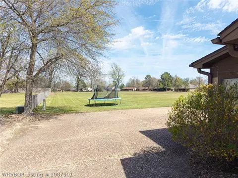 Exterior - 2617 Roxbury Ln, Fort Smith, AR 72908 photo 5 of 10