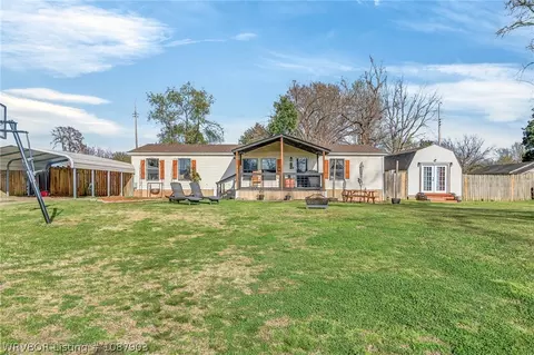 300 N Illinois Ave, Panama, OK 74951