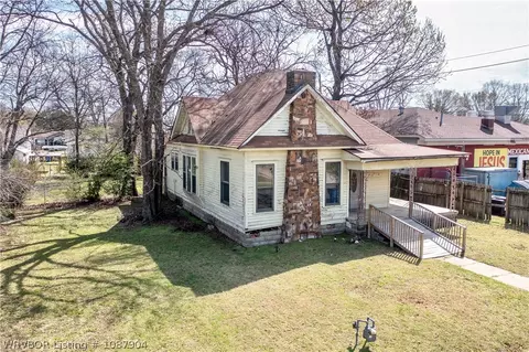 Exterior - 1004 33rd St, Fort Smith, AR 72904 photo 3 of 5