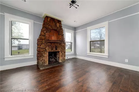 Living - 1004 33rd St, Fort Smith, AR 72904 photo 1 of 3