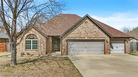 124 Signature Dr, Farmington, AR 72730