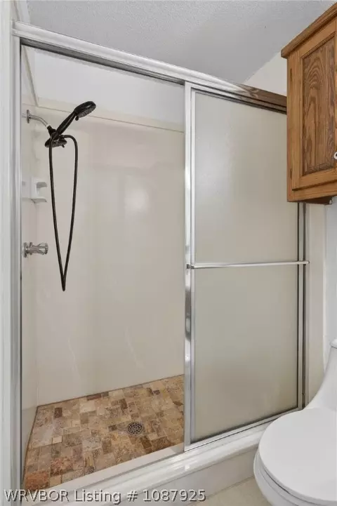 Bath - 633 Meadowbrook Dr, Alma, AR 72921 photo 3 of 4