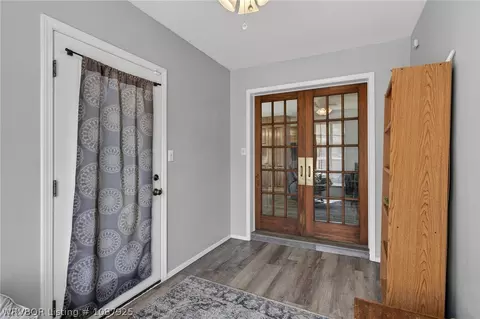 Entry Way - 633 Meadowbrook Dr, Alma, AR 72921 photo 2 of 2