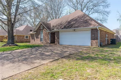 Exterior - 633 Meadowbrook Dr, Alma, AR 72921 photo 2 of 7