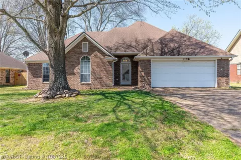 Exterior - 633 Meadowbrook Dr, Alma, AR 72921 photo 3 of 7