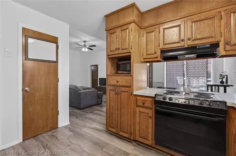 Kitchen - 633 Meadowbrook Dr, Alma, AR 72921 photo 3 of 3