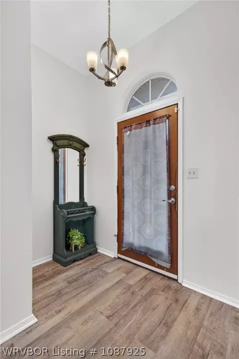Entry Way - 633 Meadowbrook Dr, Alma, AR 72921 photo 1 of 2