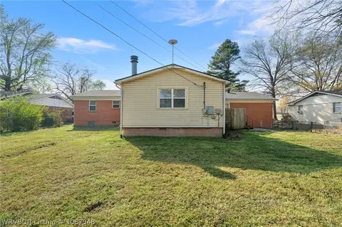 Exterior - 8005 Holly Ave, Fort Smith, AR 72908 photo 3 of 6