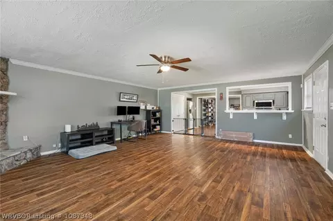 Living - 8005 Holly Ave, Fort Smith, AR 72908 photo 2 of 3