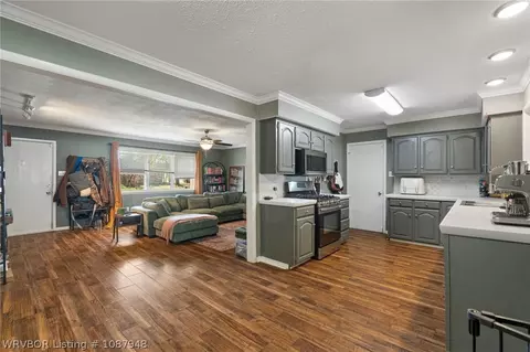 Entry Way - 8005 Holly Ave, Fort Smith, AR 72908 photo 1 of 2