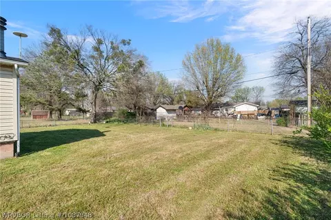 Exterior - 8005 Holly Ave, Fort Smith, AR 72908 photo 5 of 6