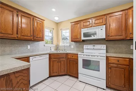 Kitchen - 1809 Holt St, Lavaca, AR 72941 photo 2 of 3