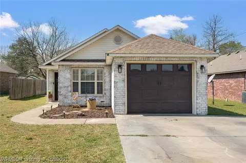 911 S Locust St, Sallisaw, OK 74955