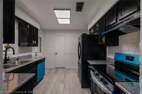 Kitchen - 9506 Berry Ln, Hackett, AR 72937 photo 1 of 4