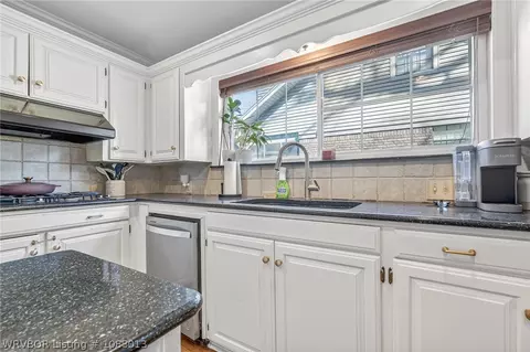 Kitchen - 1414 Hendricks Blvd, Fort Smith, AR 72903 photo 3 of 4