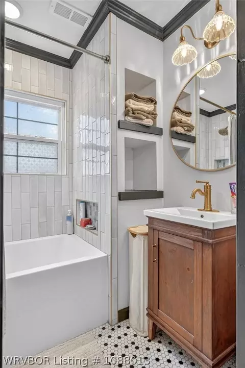 Bath - 1414 Hendricks Blvd, Fort Smith, AR 72903 photo 4 of 5