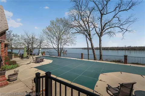 Exterior - 308 Rivercrest Dr, Fort Smith, AR 72903 photo 6 of 11