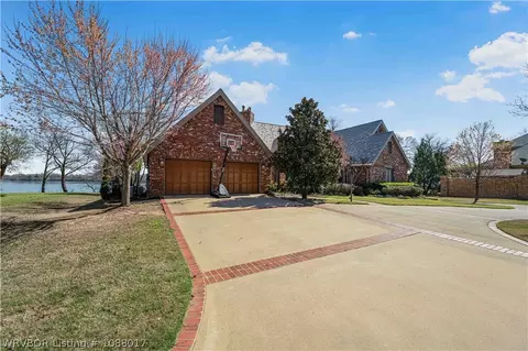 Exterior - 308 Rivercrest Dr, Fort Smith, AR 72903 photo 2 of 11