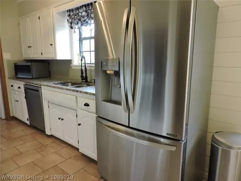 Kitchen - 3100 S 98th St, Fort Smith, AR 72903 photo 4 of 7