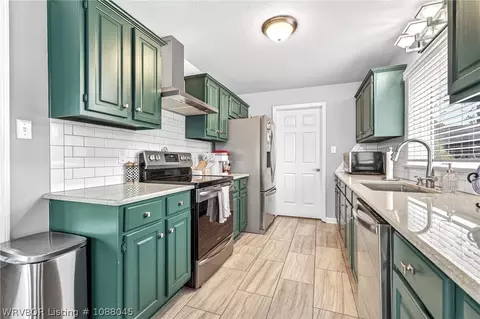 Kitchen - 31 Haven Dr, Fort Smith, AR 72901 photo 2 of 3
