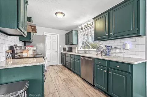 Kitchen - 31 Haven Dr, Fort Smith, AR 72901 photo 1 of 3