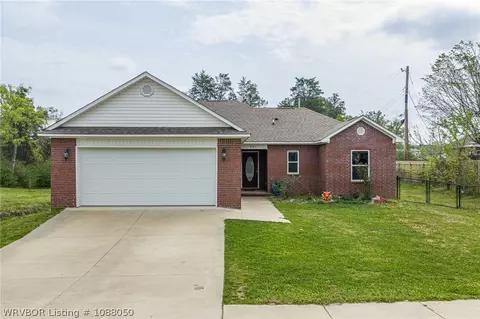 806 N 9th St, Van Buren, AR 72956
