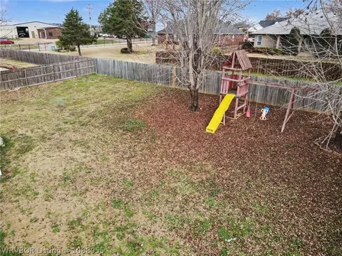 View/Area - 5805 Meadow Brook Dr, Fort Smith, AR 72916 photo 1 of 5