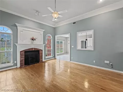Living - 5805 Meadow Brook Dr, Fort Smith, AR 72916 photo 3 of 6