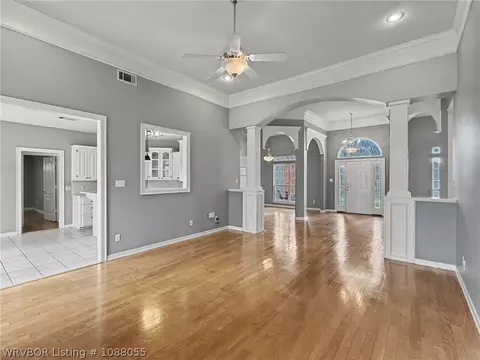 Living - 5805 Meadow Brook Dr, Fort Smith, AR 72916 photo 4 of 6