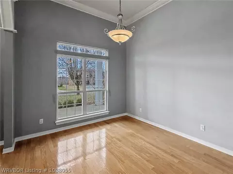 Living - 5805 Meadow Brook Dr, Fort Smith, AR 72916 photo 5 of 6