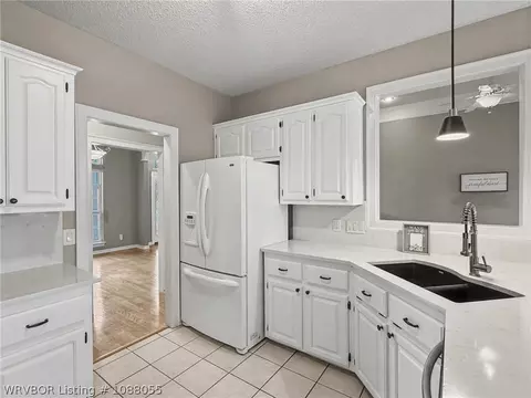Kitchen - 5805 Meadow Brook Dr, Fort Smith, AR 72916 photo 3 of 3