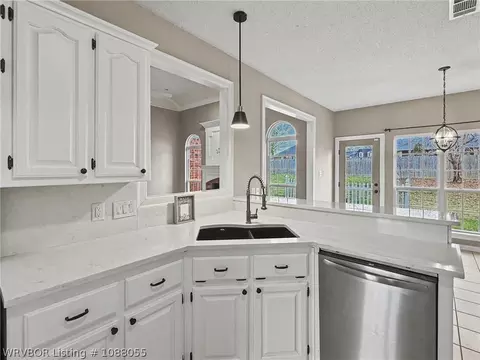 Kitchen - 5805 Meadow Brook Dr, Fort Smith, AR 72916 photo 2 of 3