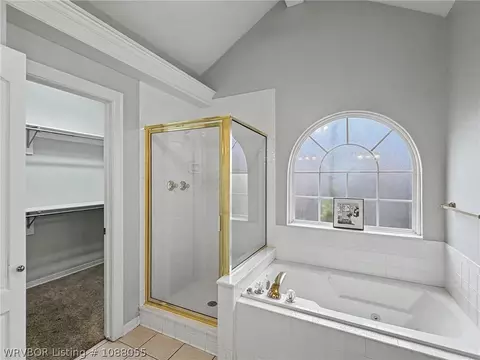 Bath - 5805 Meadow Brook Dr, Fort Smith, AR 72916 photo 3 of 4