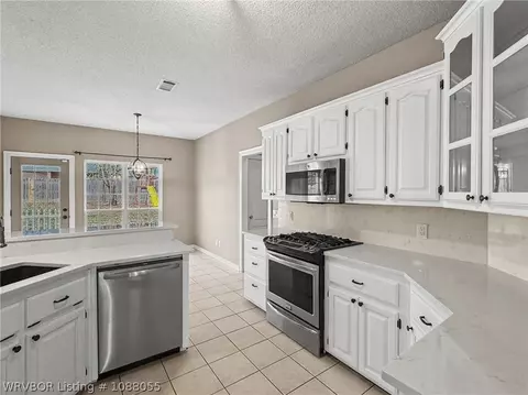 Kitchen - 5805 Meadow Brook Dr, Fort Smith, AR 72916 photo 1 of 3