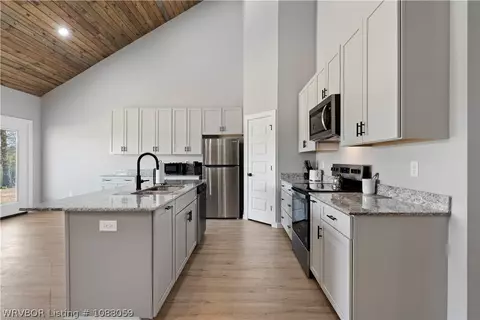 Kitchen - 9724 Bethel Rd, Hackett, AR 72937 photo 3 of 3