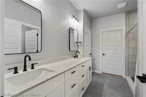 Bath - 9724 Bethel Rd, Hackett, AR 72937 photo 3 of 5