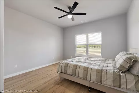 Bedroom - 9724 Bethel Rd, Hackett, AR 72937 photo 4 of 8