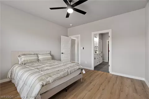 Bedroom - 9724 Bethel Rd, Hackett, AR 72937 photo 3 of 8